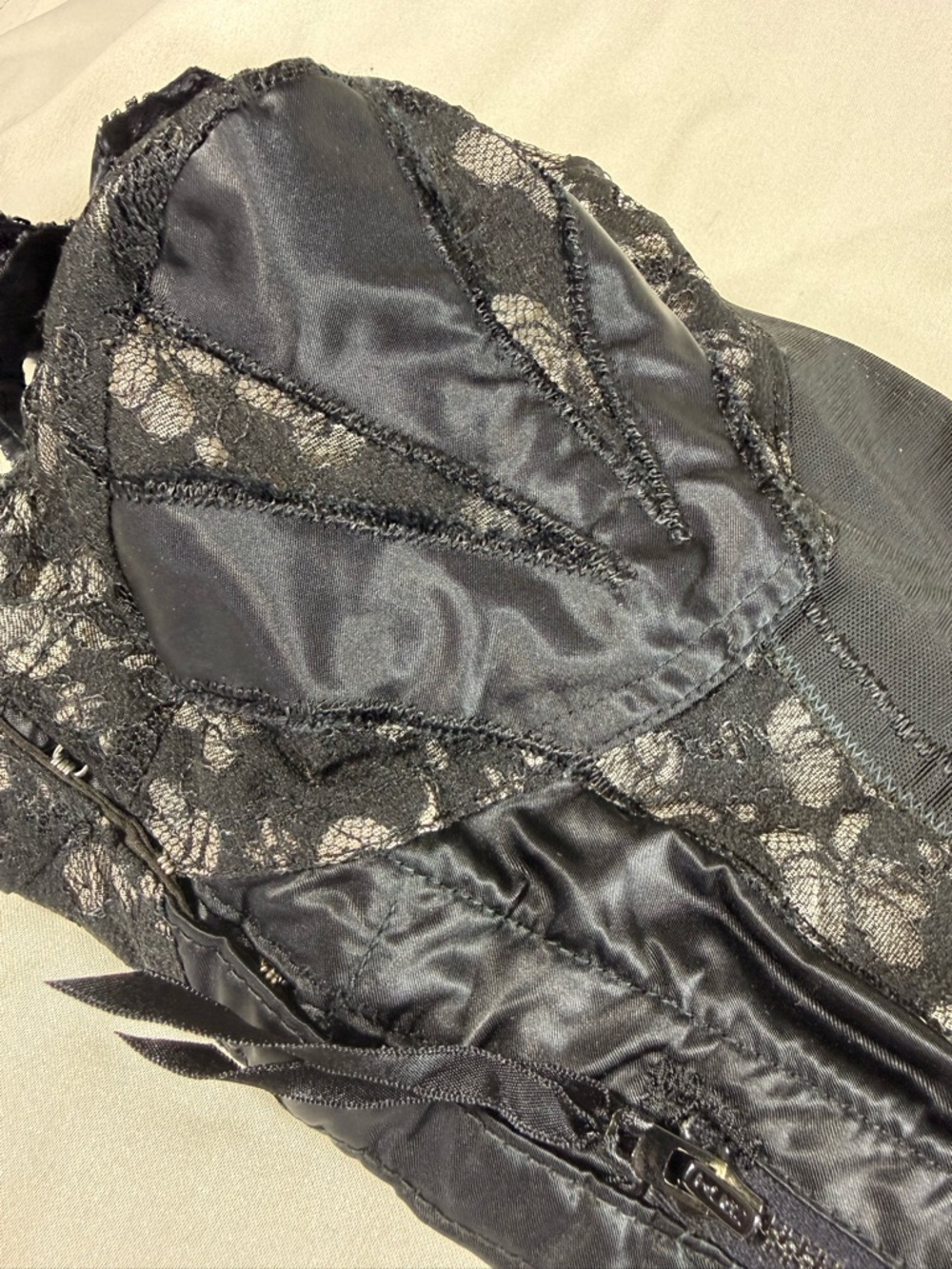 Vintage Black Lace Shaping Girdle with Garter Detail - Picture 12 of 12